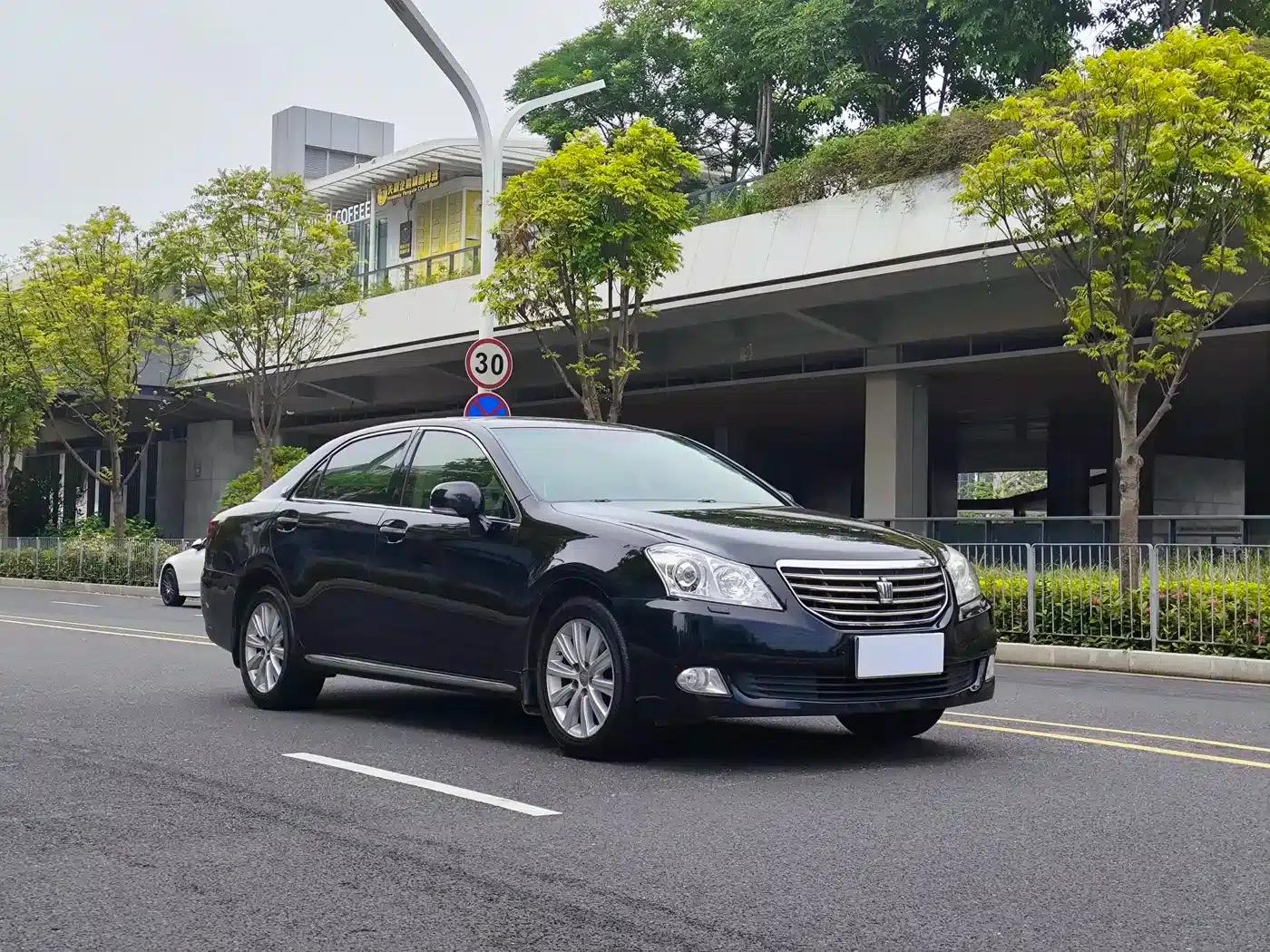 Crown 2010 2.5L Royal Leather Sunroof Navigation Edition — миниатюра 3