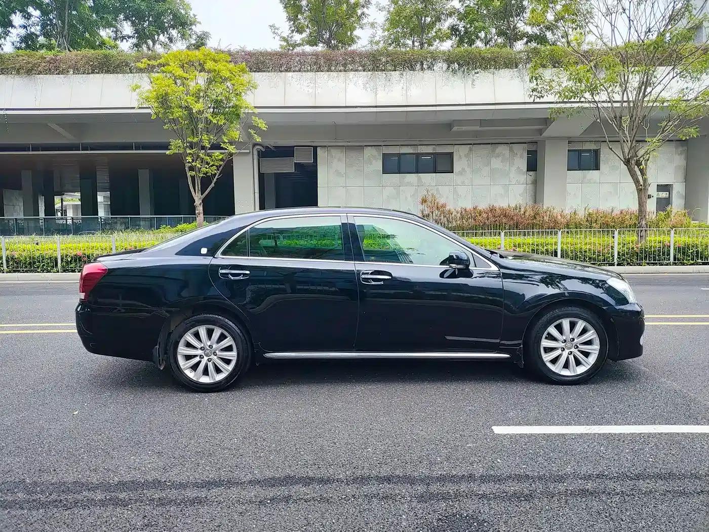 Crown 2010 2.5L Royal Leather Sunroof Navigation Edition — миниатюра 4