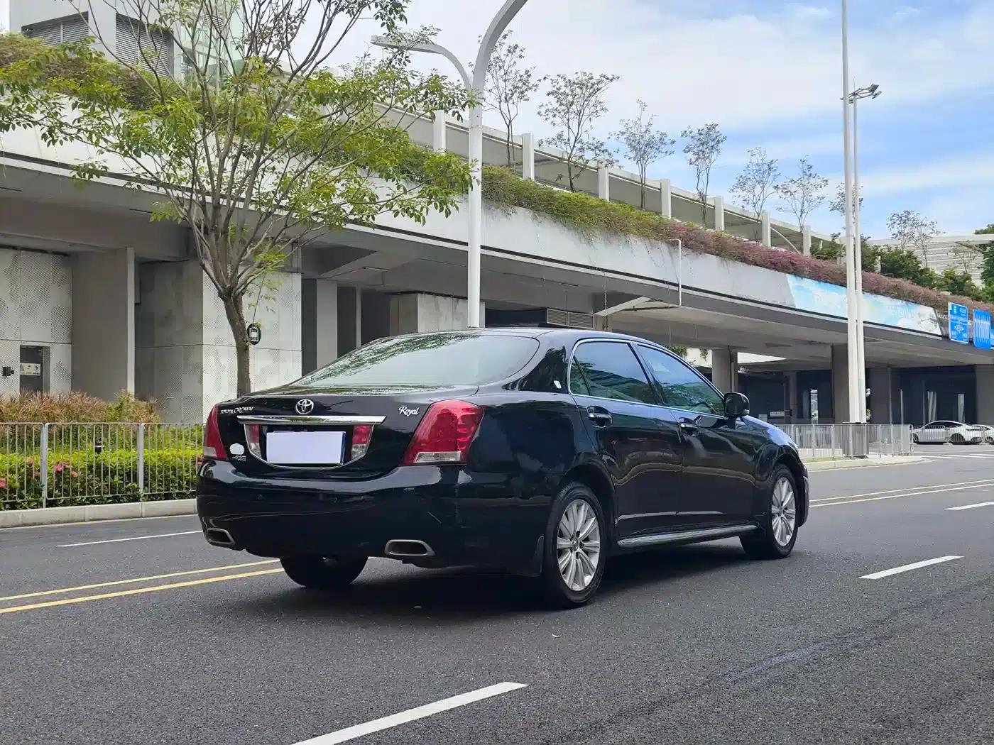 Crown 2010 2.5L Royal Leather Sunroof Navigation Edition — миниатюра 6