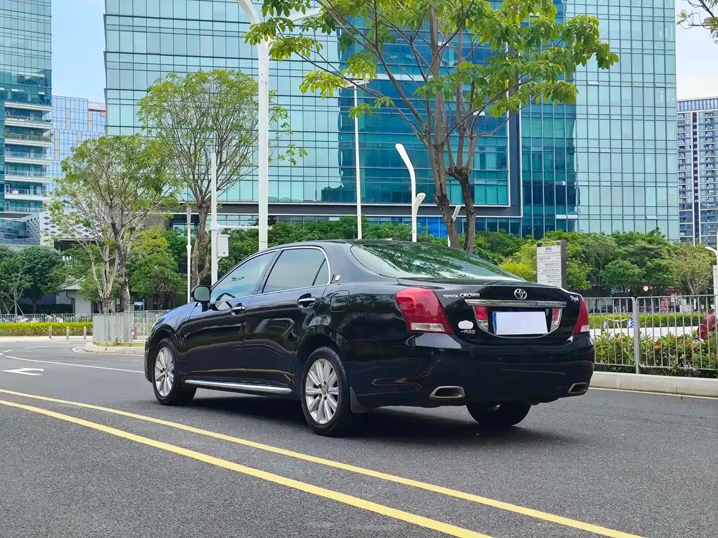 Crown 2010 2.5L Royal Leather Sunroof Navigation Edition — миниатюра 7