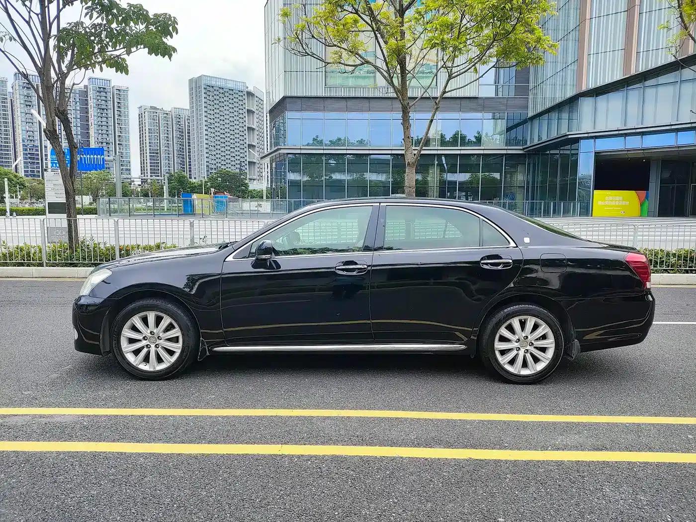 Crown 2010 2.5L Royal Leather Sunroof Navigation Edition — миниатюра 8