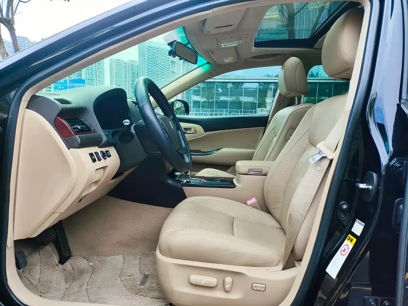 Crown 2010 2.5L Royal Leather Sunroof Navigation Edition — миниатюра 9