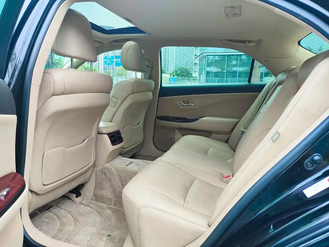 Crown 2010 2.5L Royal Leather Sunroof Navigation Edition — миниатюра 10