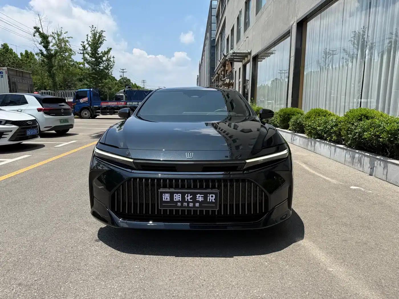 2024 Crown Imported Model 2.5L Supreme Edition — миниатюра 2