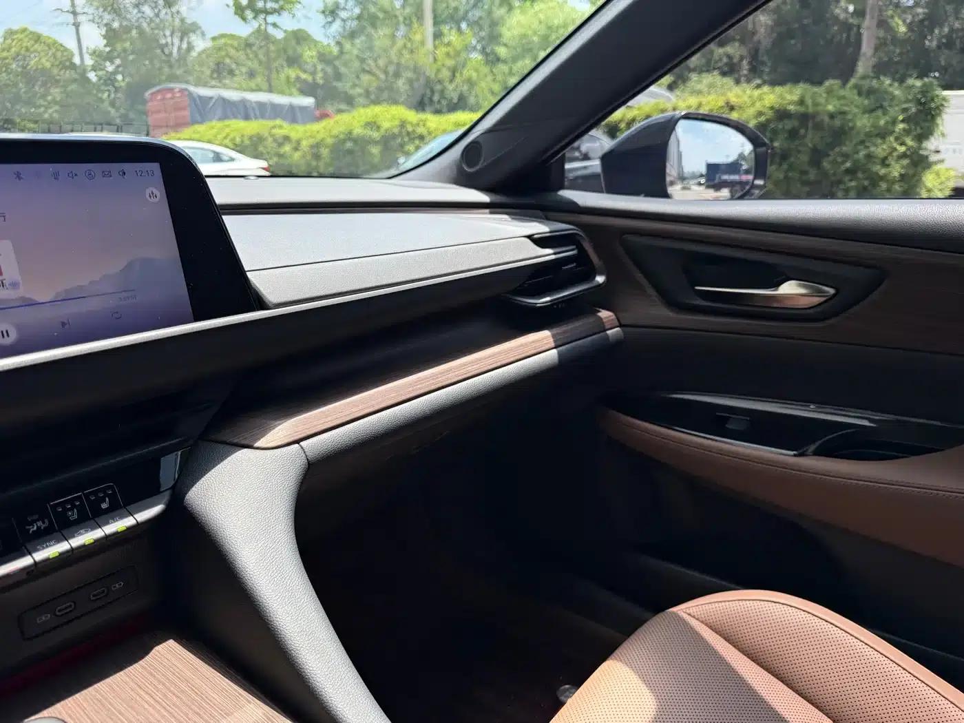 2024 Crown Imported Model 2.5L Supreme Edition — миниатюра 11