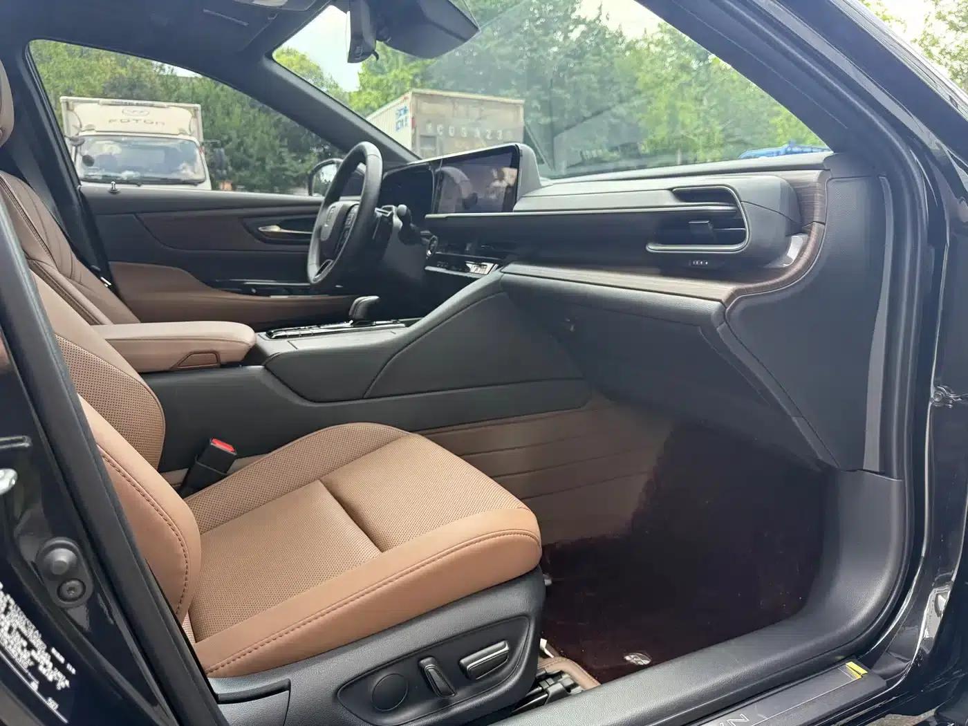 2024 Crown Imported Model 2.5L Supreme Edition — миниатюра 17