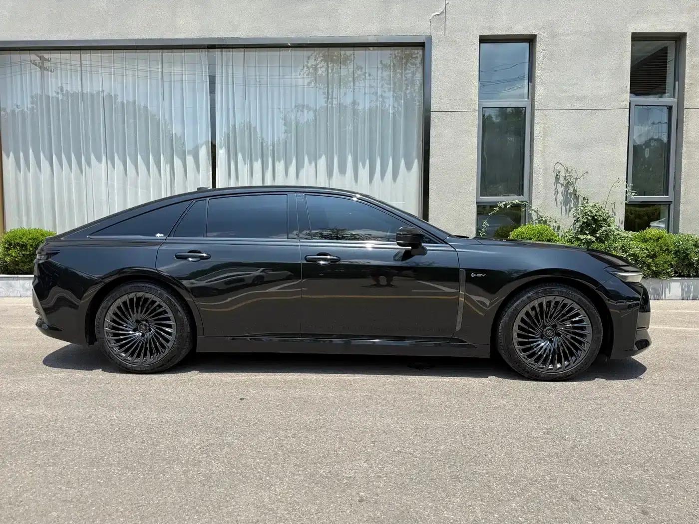 2024 Crown Imported Model 2.5L Supreme Edition — миниатюра 3