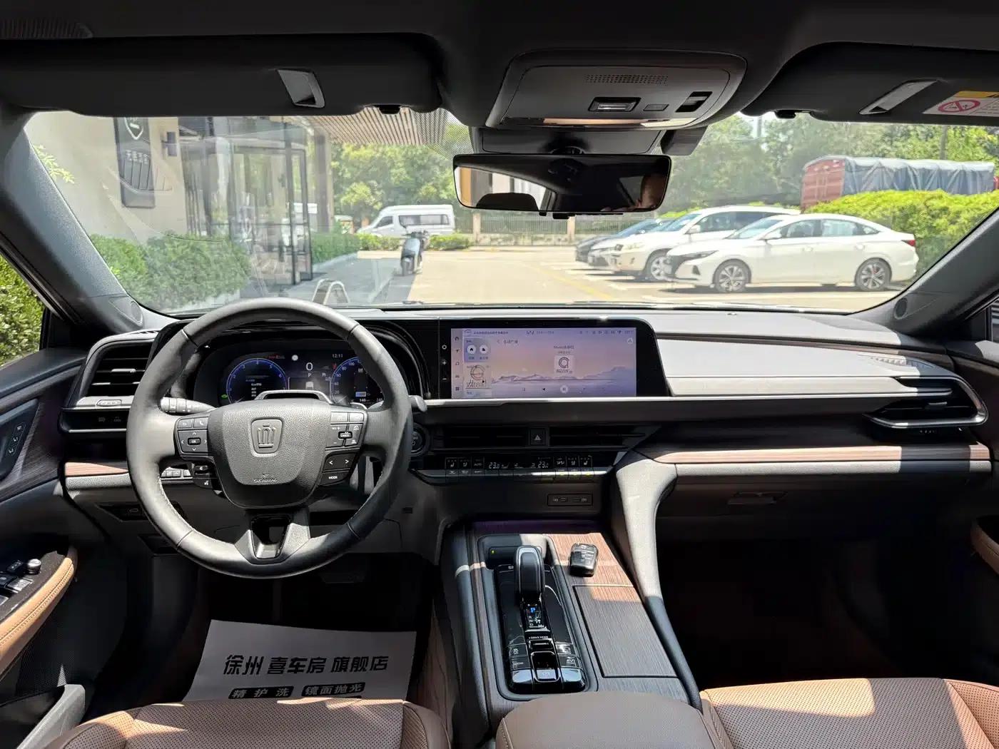 2024 Crown Imported Model 2.5L Supreme Edition — миниатюра 7