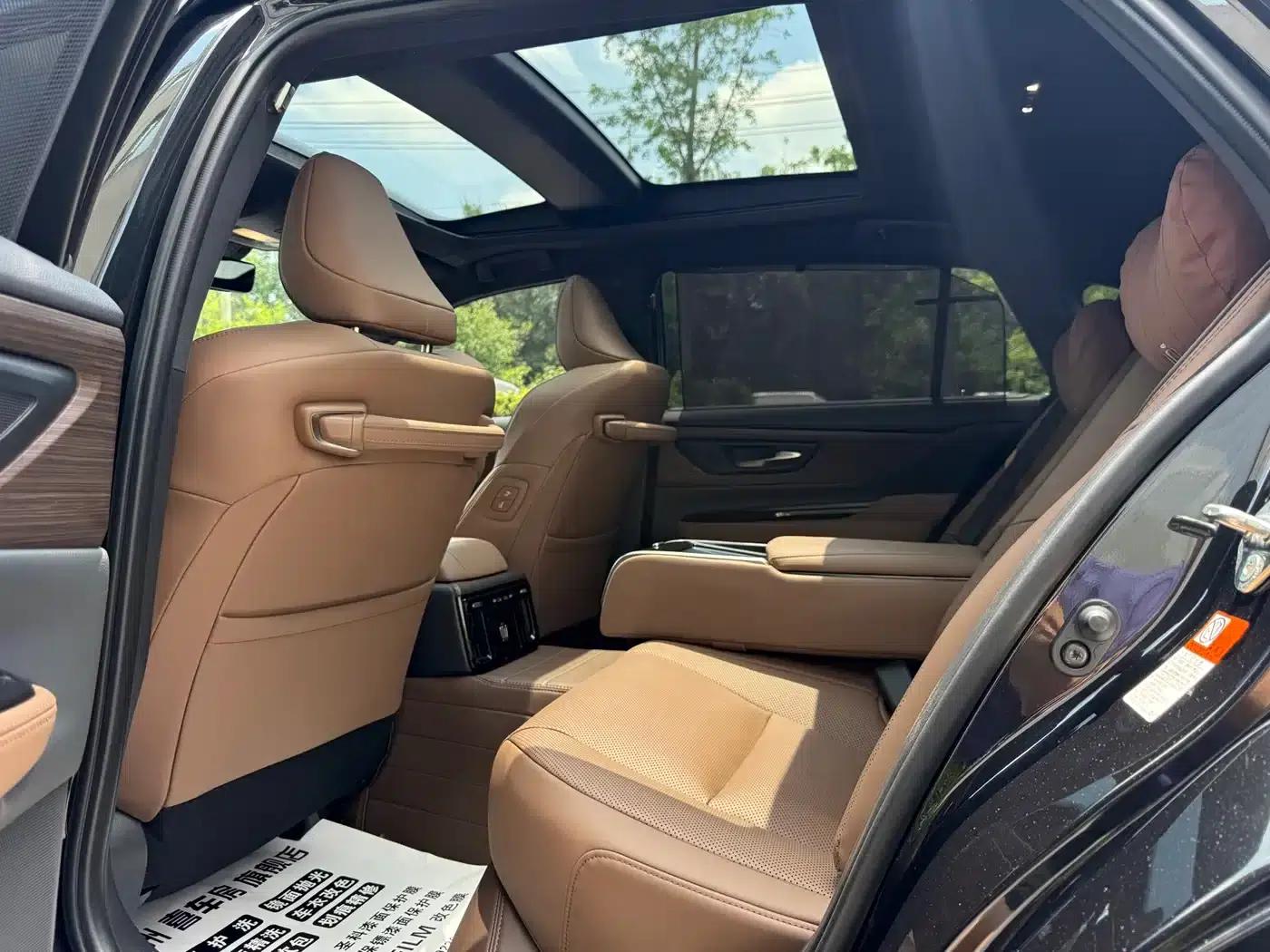 2024 Crown Imported Model 2.5L Supreme Edition — миниатюра 8