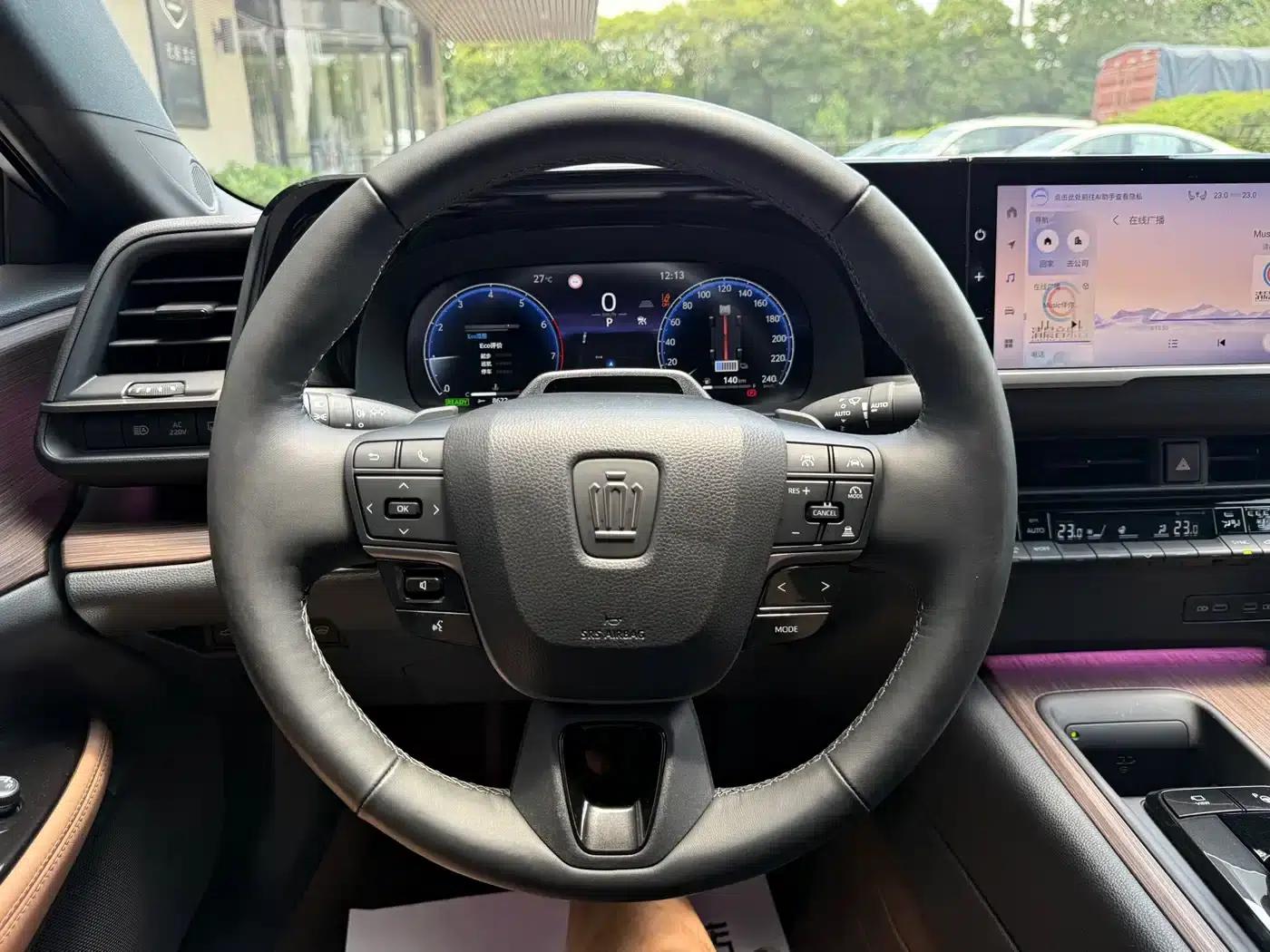 2024 Crown Imported Model 2.5L Supreme Edition — миниатюра 9