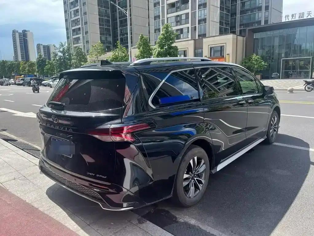 2024 Grevia 2.5L Hybrid Premium PLUS AWD — миниатюра 3