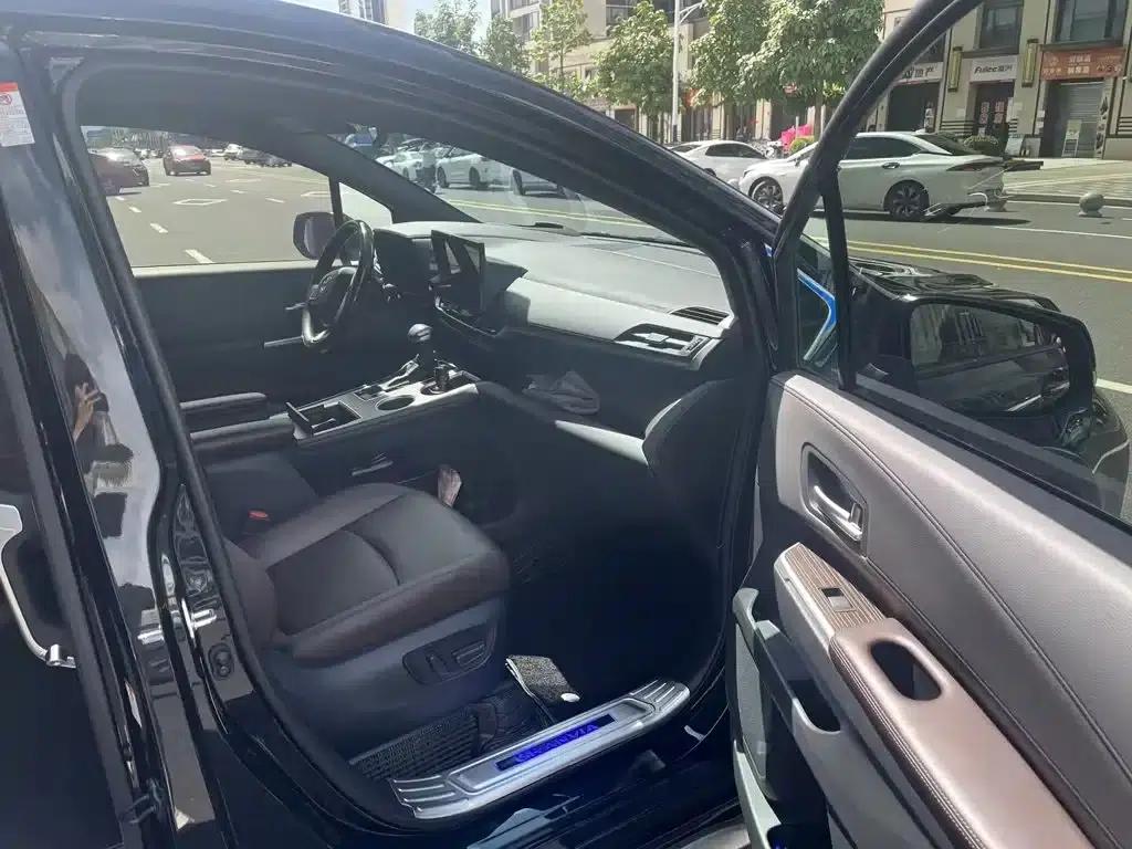 2024 Grevia 2.5L Hybrid Premium PLUS AWD — миниатюра 4