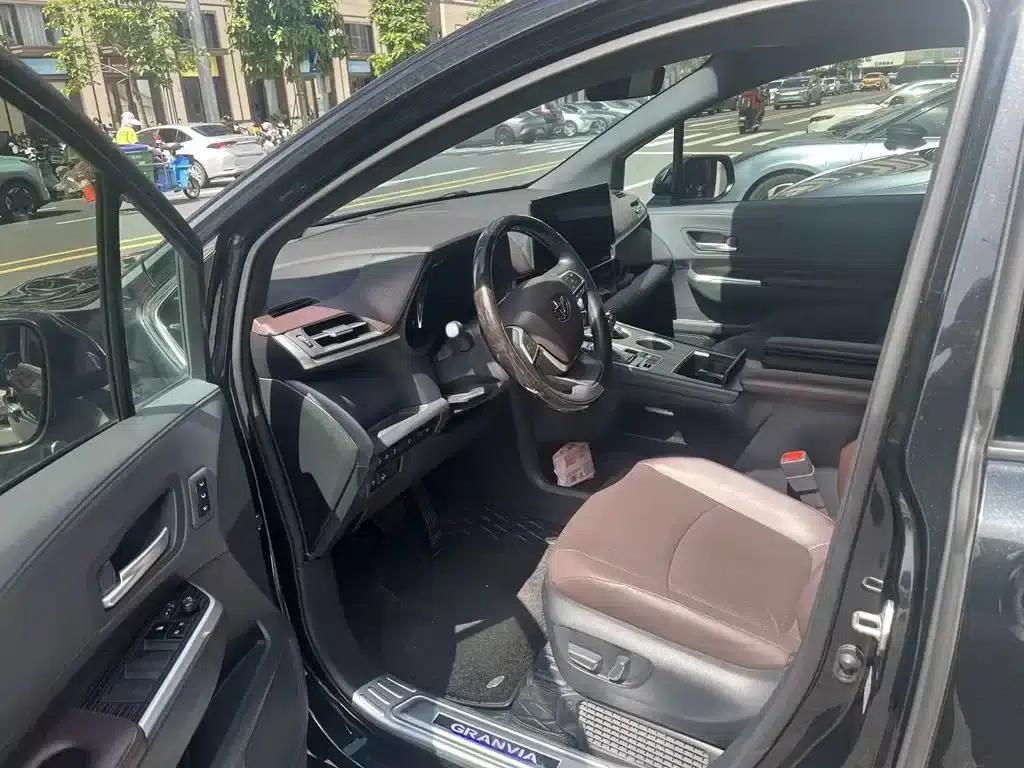 2024 Grevia 2.5L Hybrid Premium PLUS AWD — миниатюра 5