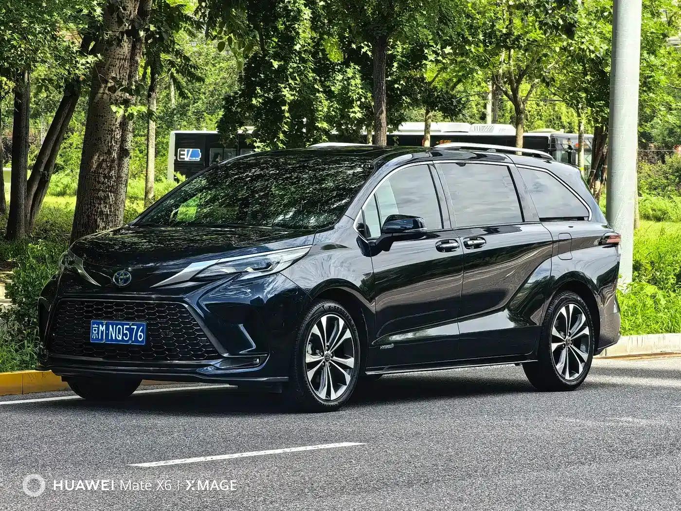 2022 Grevia 2.5L Hybrid Premium Edition — миниатюра 1