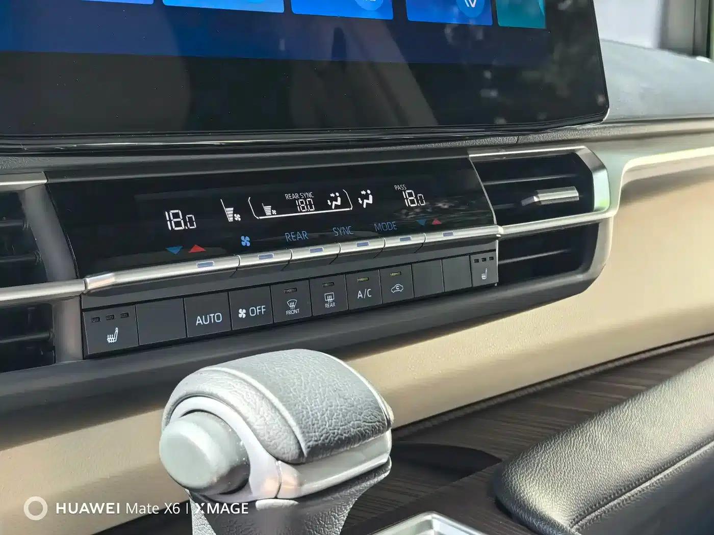 2022 Grevia 2.5L Hybrid Premium Edition — миниатюра 15