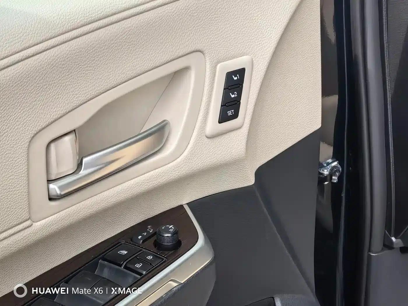 2022 Grevia 2.5L Hybrid Premium Edition — миниатюра 18
