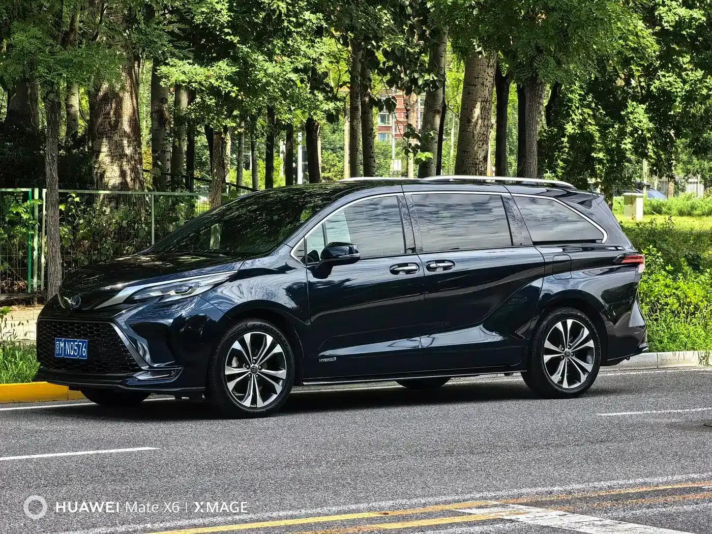 2022 Grevia 2.5L Hybrid Premium Edition — миниатюра 3