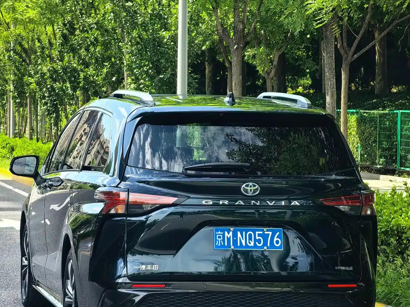 2022 Grevia 2.5L Hybrid Premium Edition — миниатюра 6