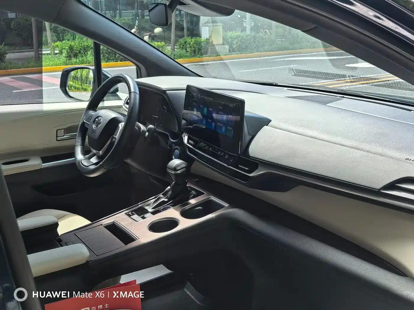 2022 Grevia 2.5L Hybrid Premium Edition — миниатюра 10
