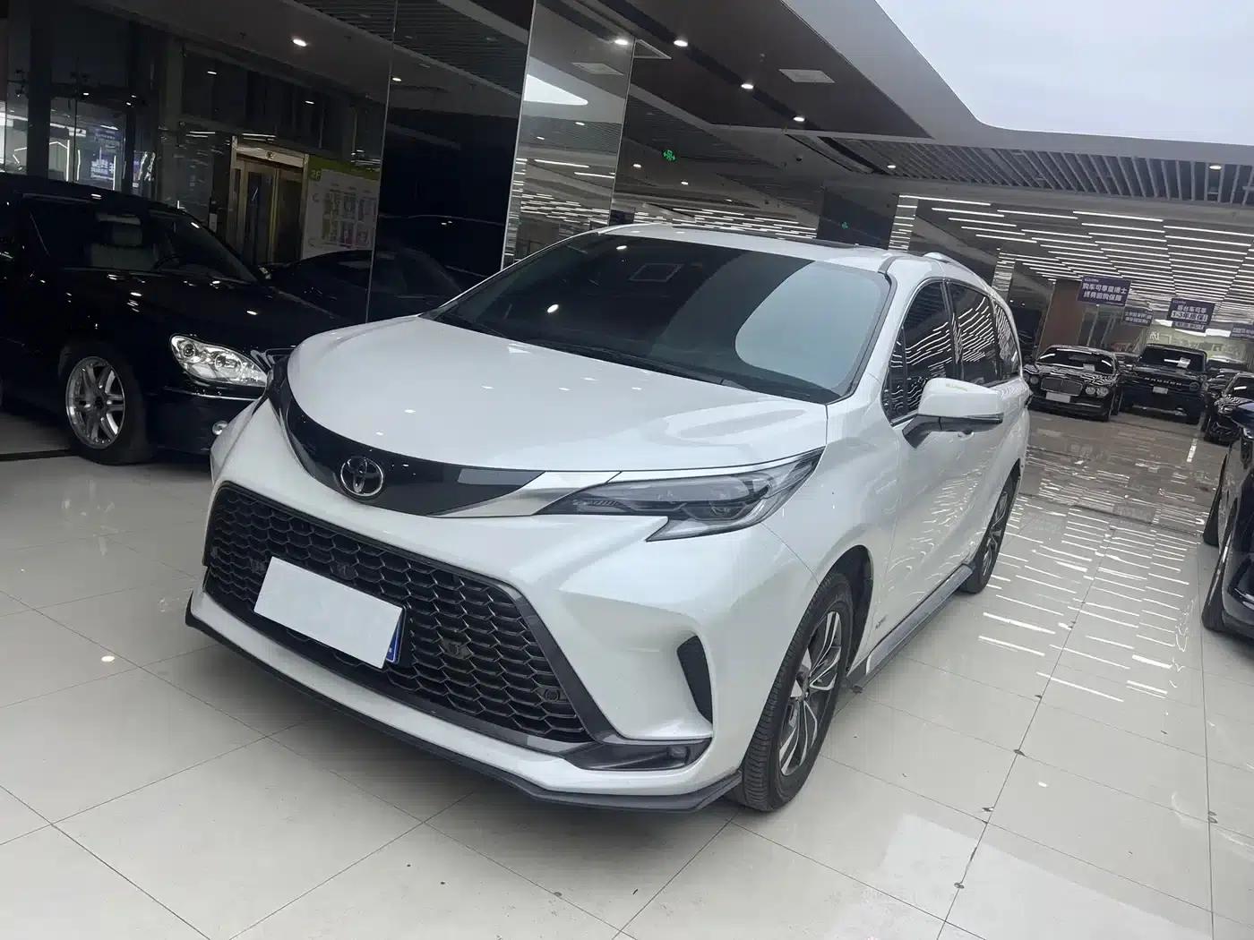 2024 Grevia 2.5L Hybrid Premium PLUS AWD — миниатюра 1