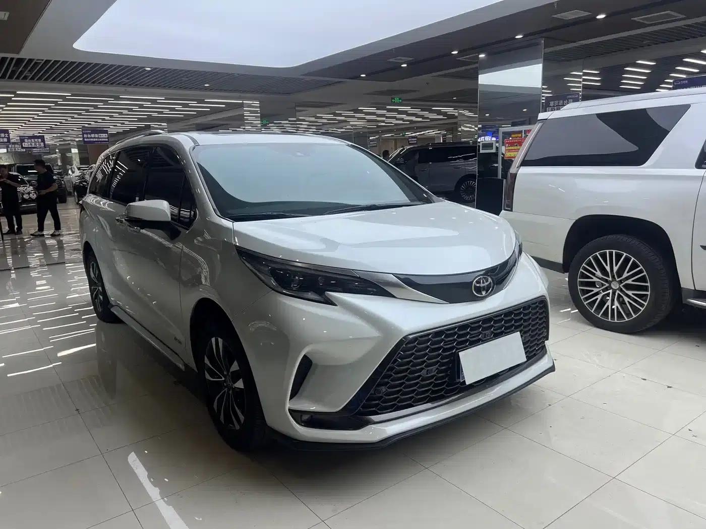 2024 Grevia 2.5L Hybrid Premium PLUS AWD — миниатюра 2