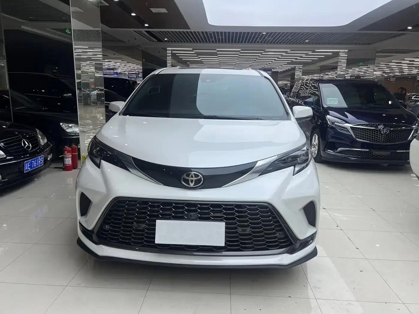 2024 Grevia 2.5L Hybrid Premium PLUS AWD — миниатюра 3