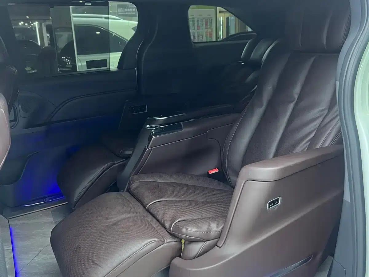2024 Grevia 2.5L Hybrid Premium PLUS AWD — миниатюра 8