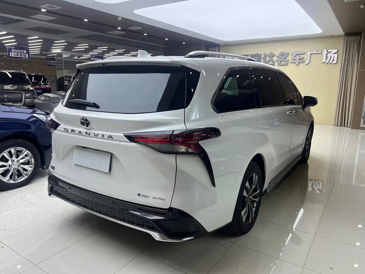 2024 Grevia 2.5L Hybrid Premium PLUS AWD — миниатюра 9