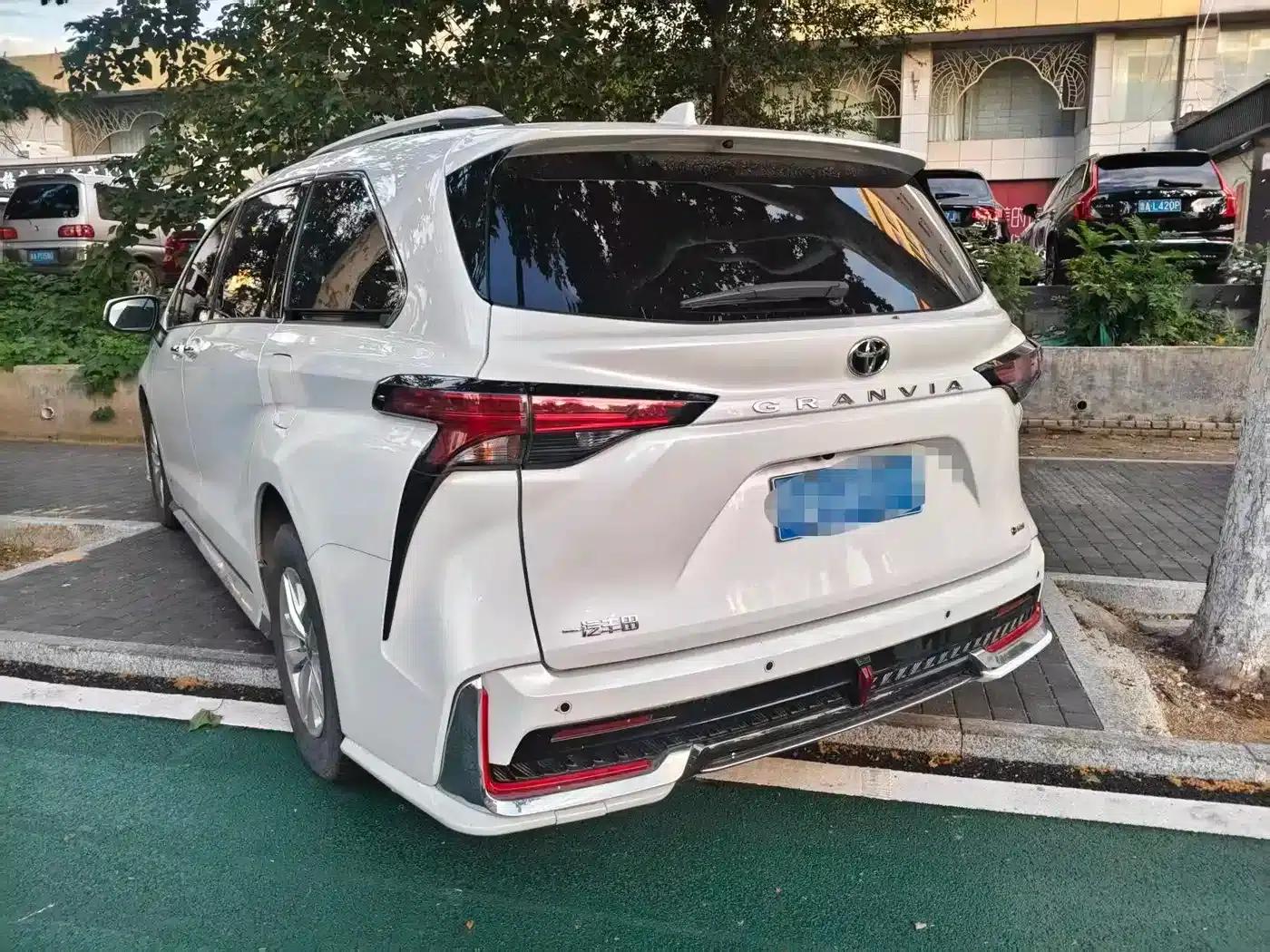 2024 Grevia 2.5L Hybrid Comfort Edition — миниатюра 3
