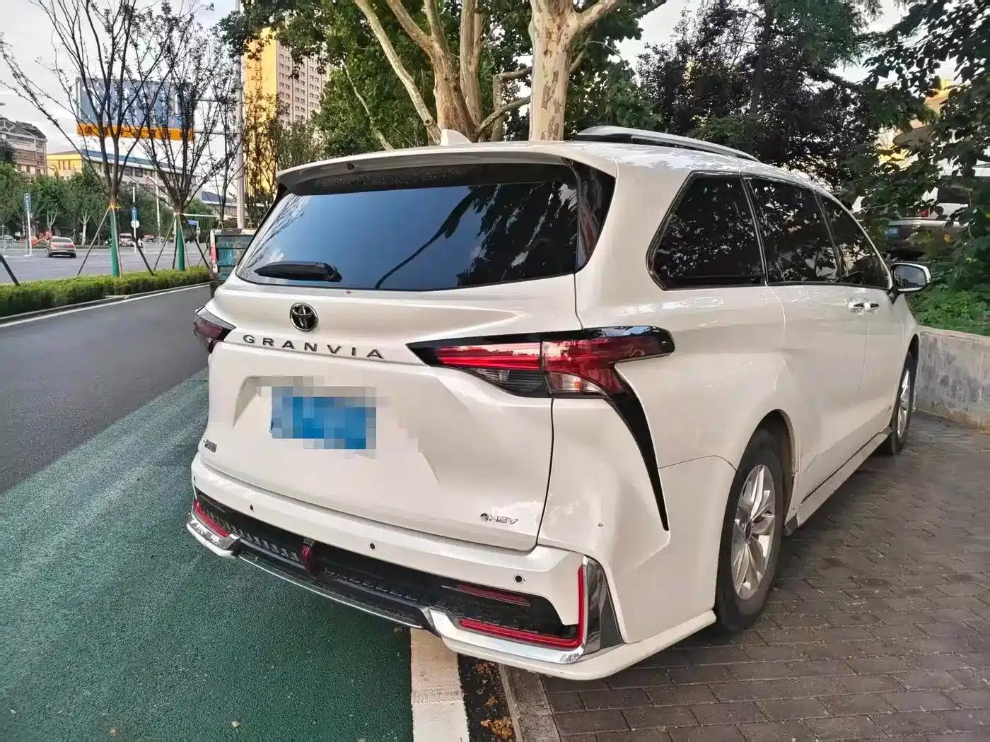 2024 Grevia 2.5L Hybrid Comfort Edition — миниатюра 4