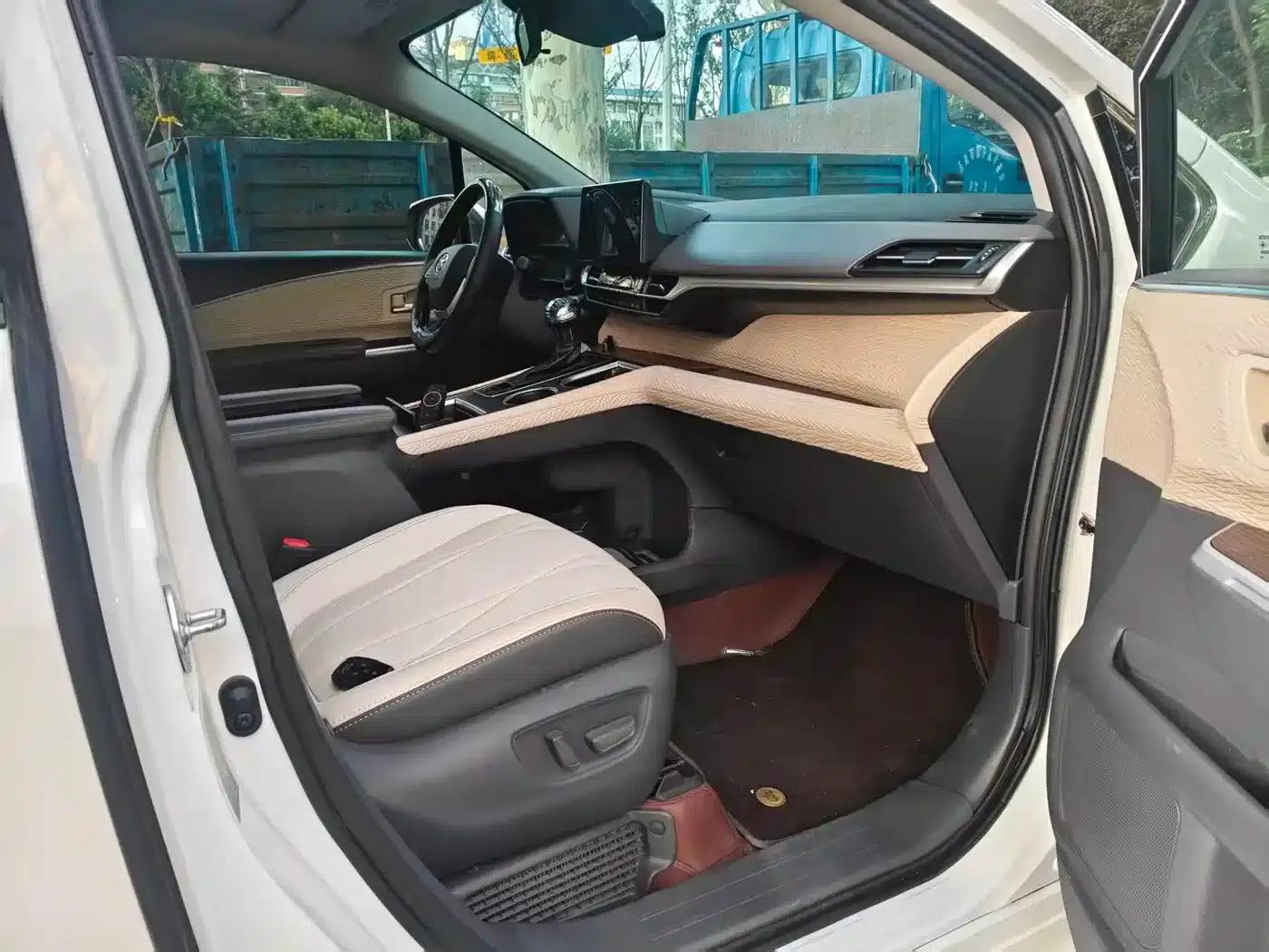 2024 Grevia 2.5L Hybrid Comfort Edition — миниатюра 8
