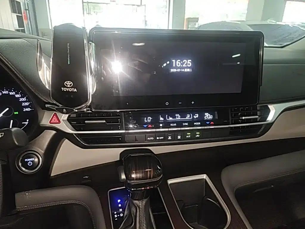 2024 Grevia 2.5L Hybrid Comfort Edition — миниатюра 13