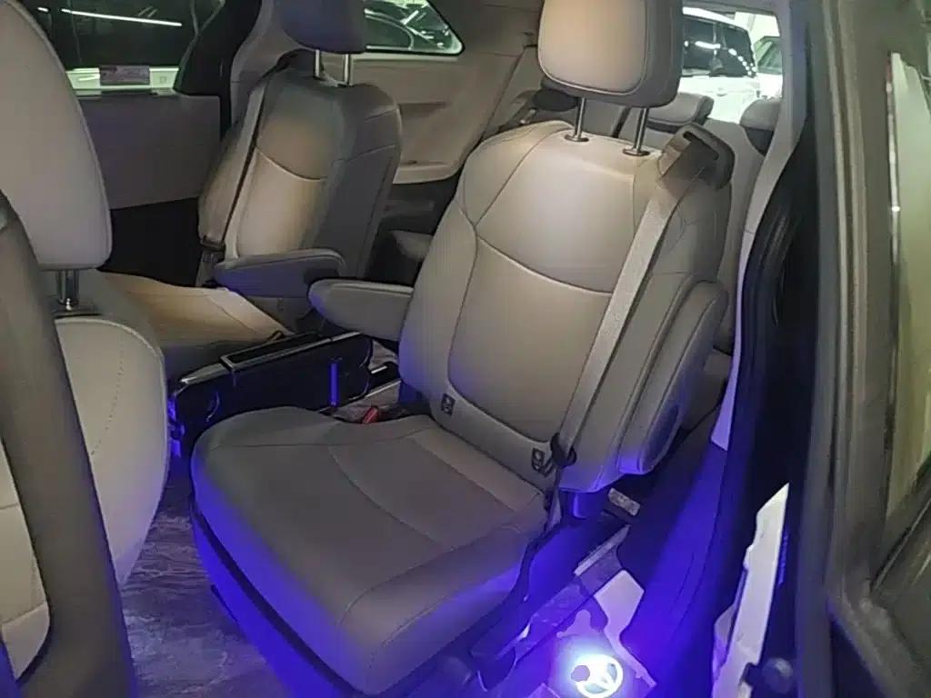 2024 Grevia 2.5L Hybrid Comfort Edition — миниатюра 17