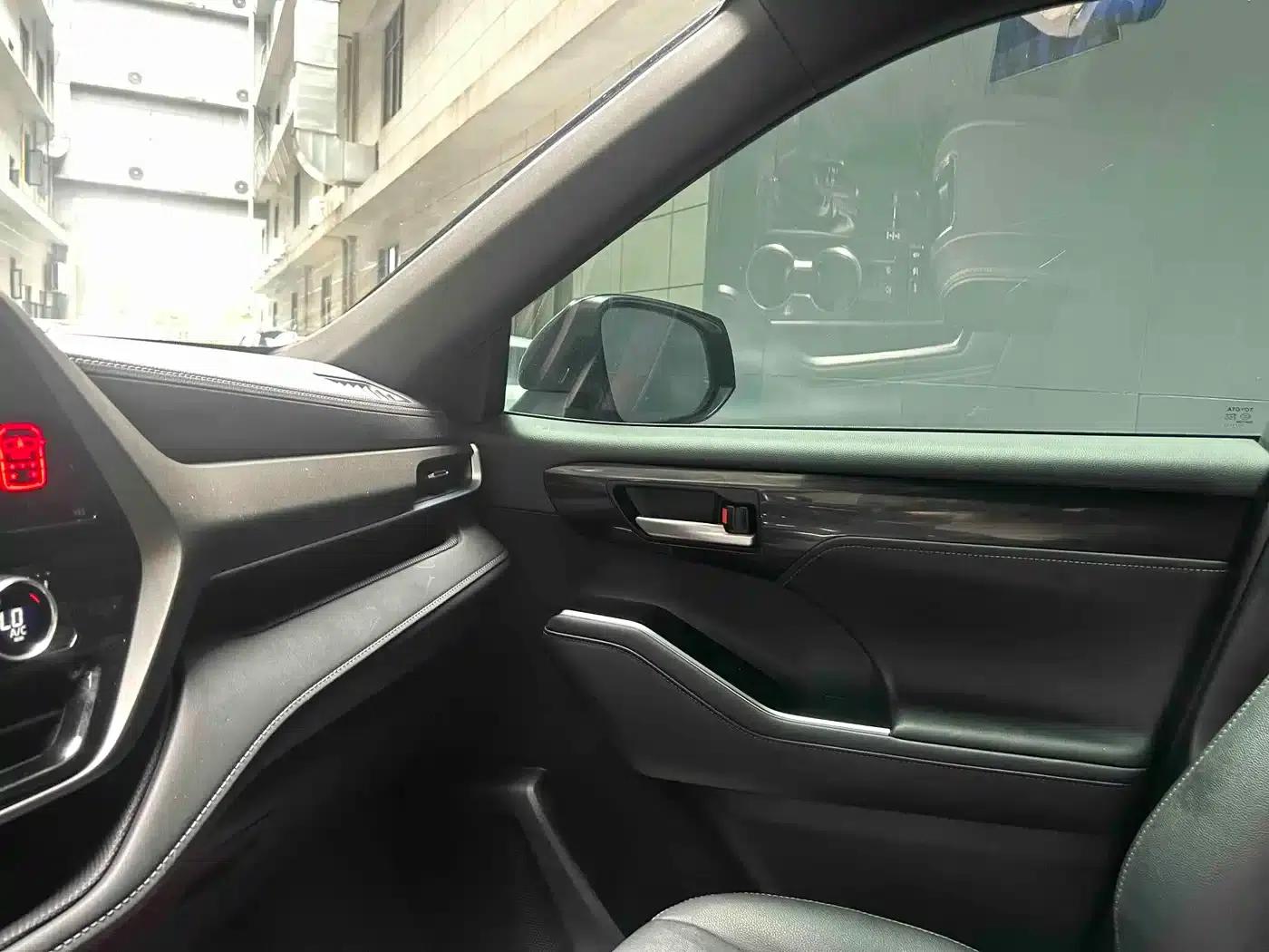 Crown Land Cruiser 2021 2.5L HEV 4WD Luxury Edition — миниатюра 7