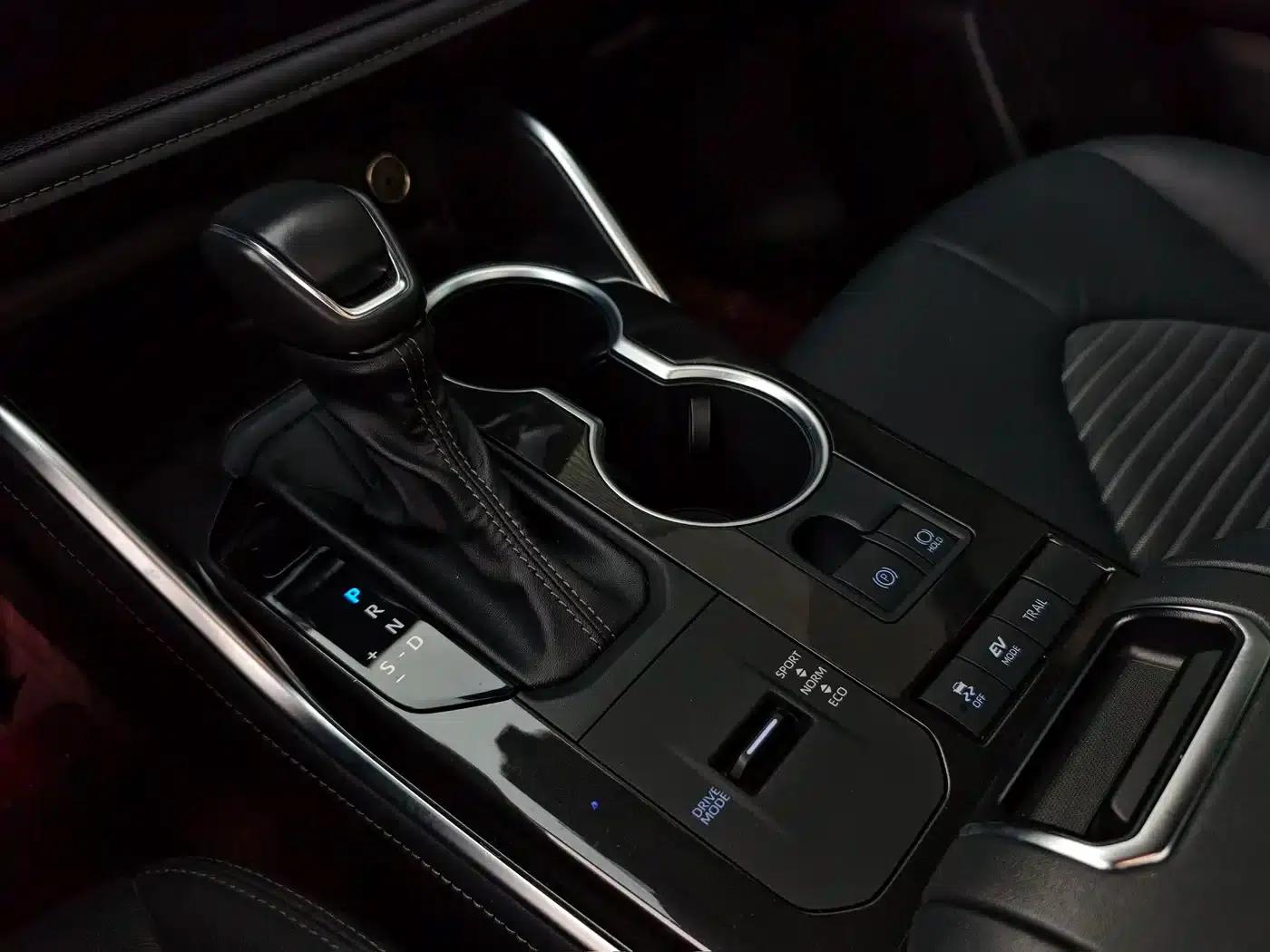 Crown Land Cruiser 2021 2.5L HEV 4WD Luxury Edition — миниатюра 11