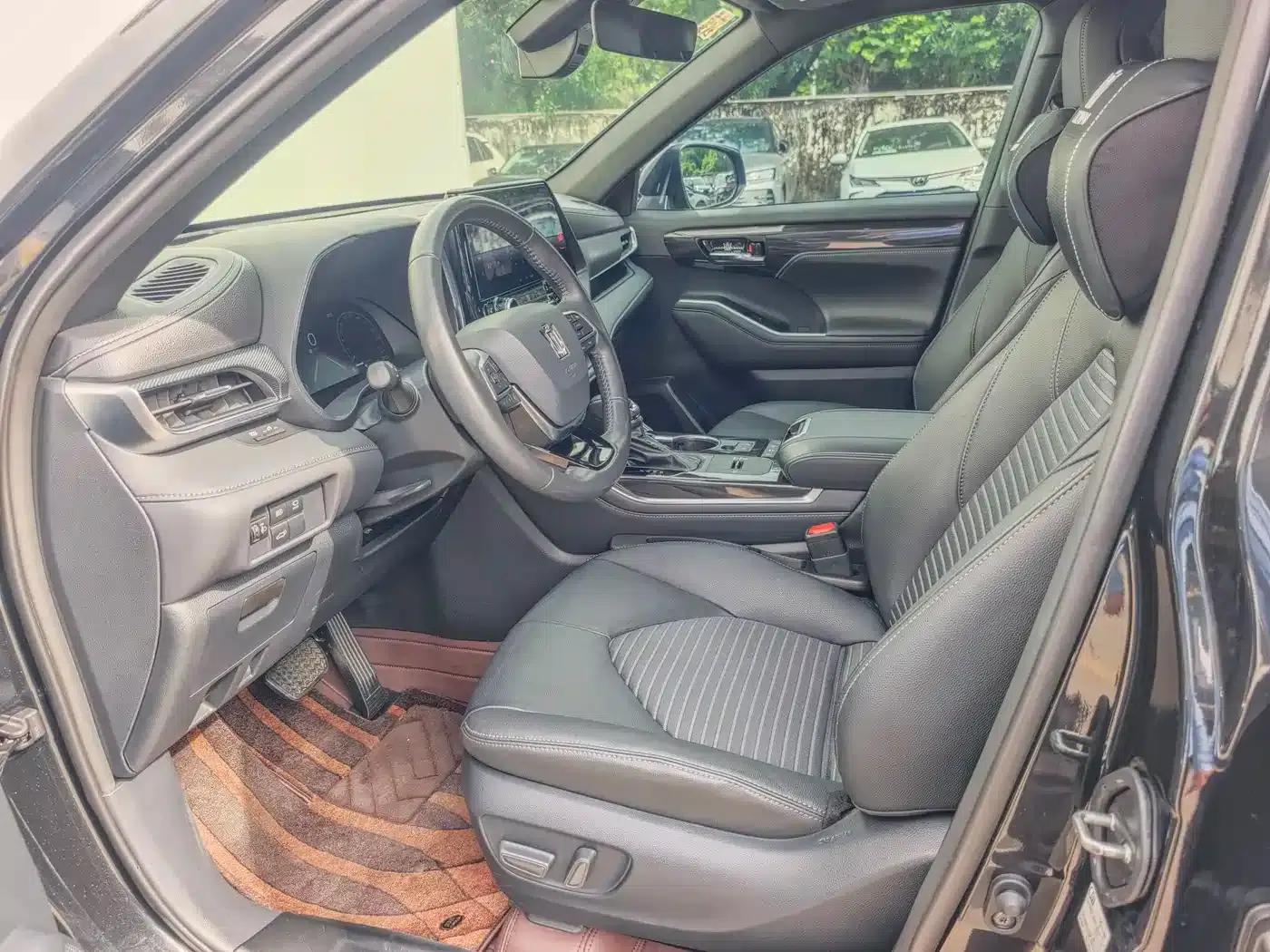 Crown Land Cruiser 2024 2.5L HEV 4WD Premium Edition — миниатюра 17