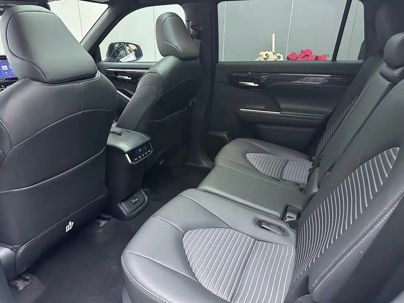 Crown Land Cruiser 2023 2.5L HEV 4WD Luxury Edition — миниатюра 7