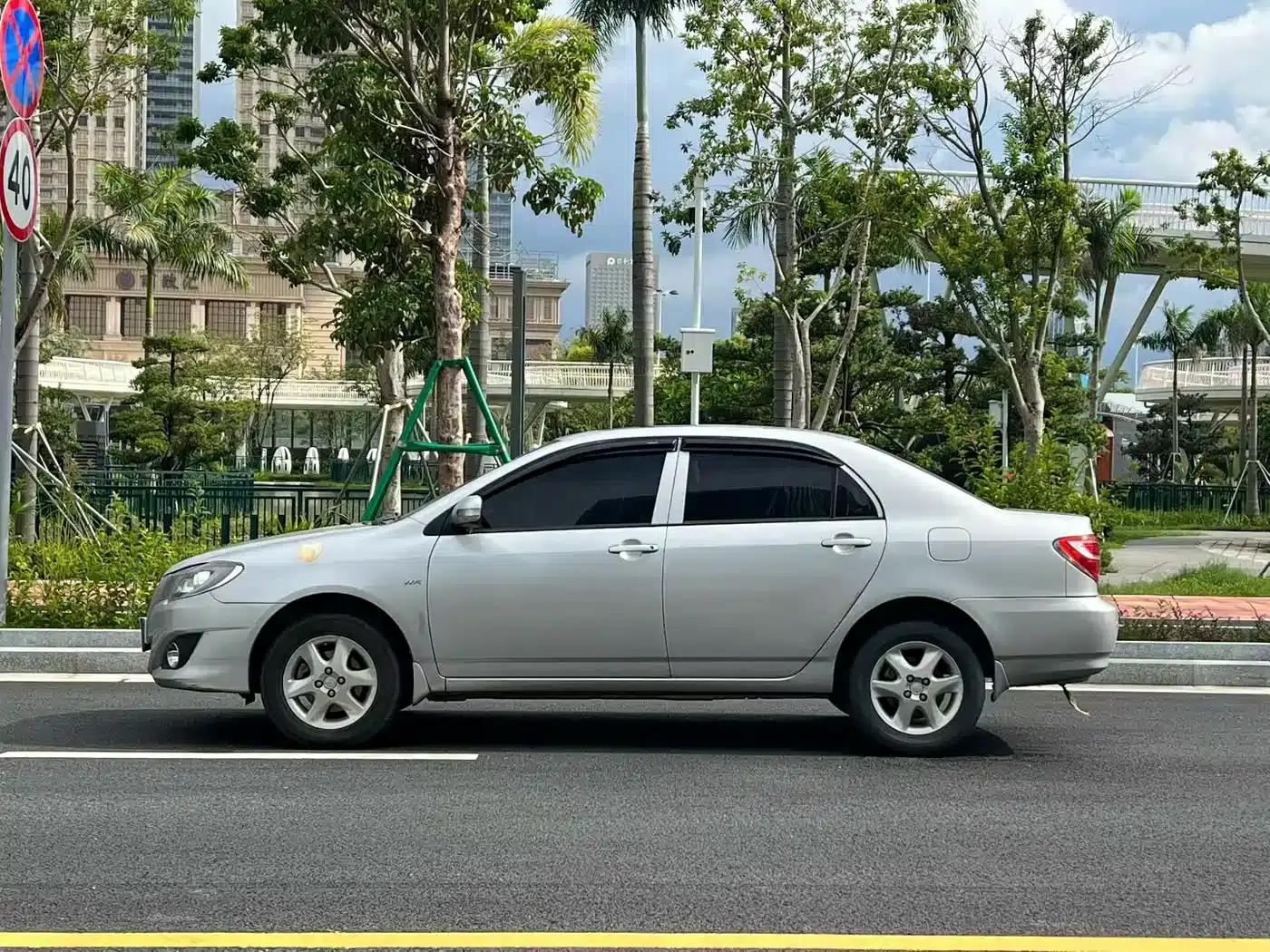 Corolla 2013 1.6L Automatic Deluxe Edition — миниатюра 3