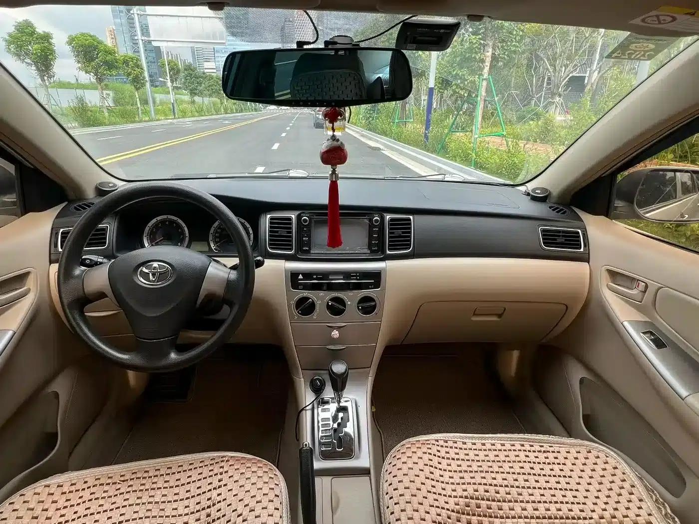 Corolla 2013 1.6L Automatic Deluxe Edition — миниатюра 8