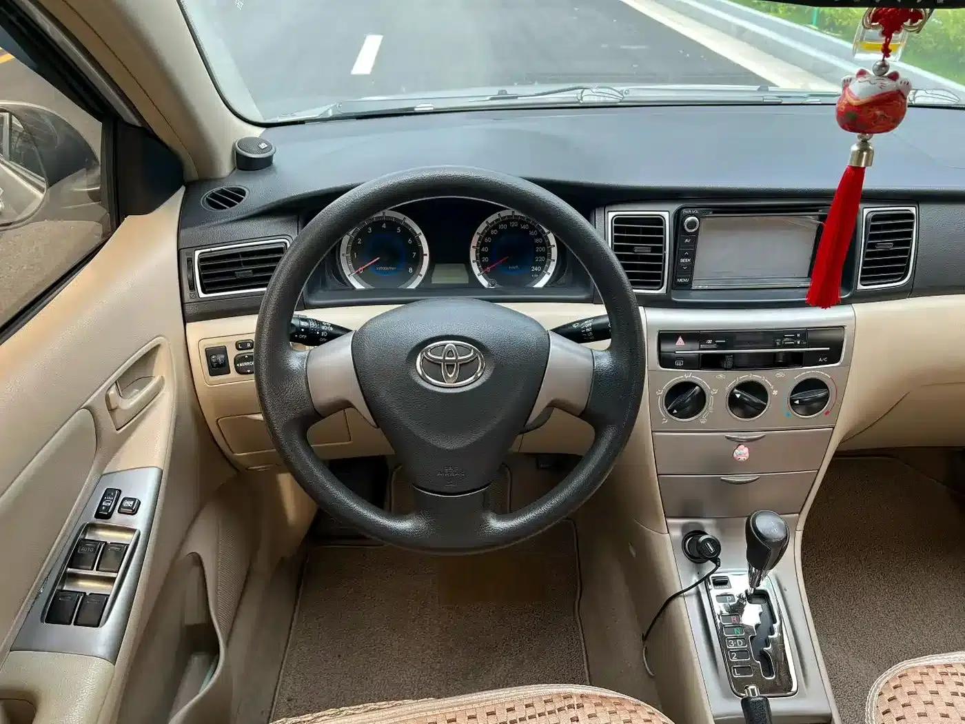 Corolla 2013 1.6L Automatic Deluxe Edition — миниатюра 9