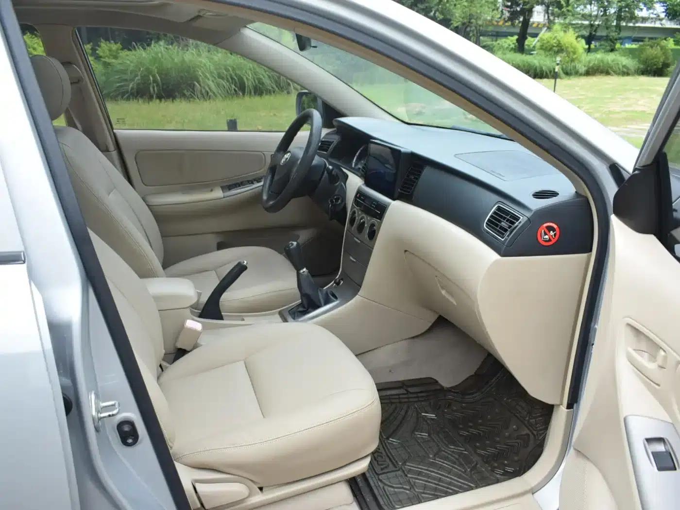 2013 Corolla 1.6L Manual Deluxe Edition — миниатюра 13