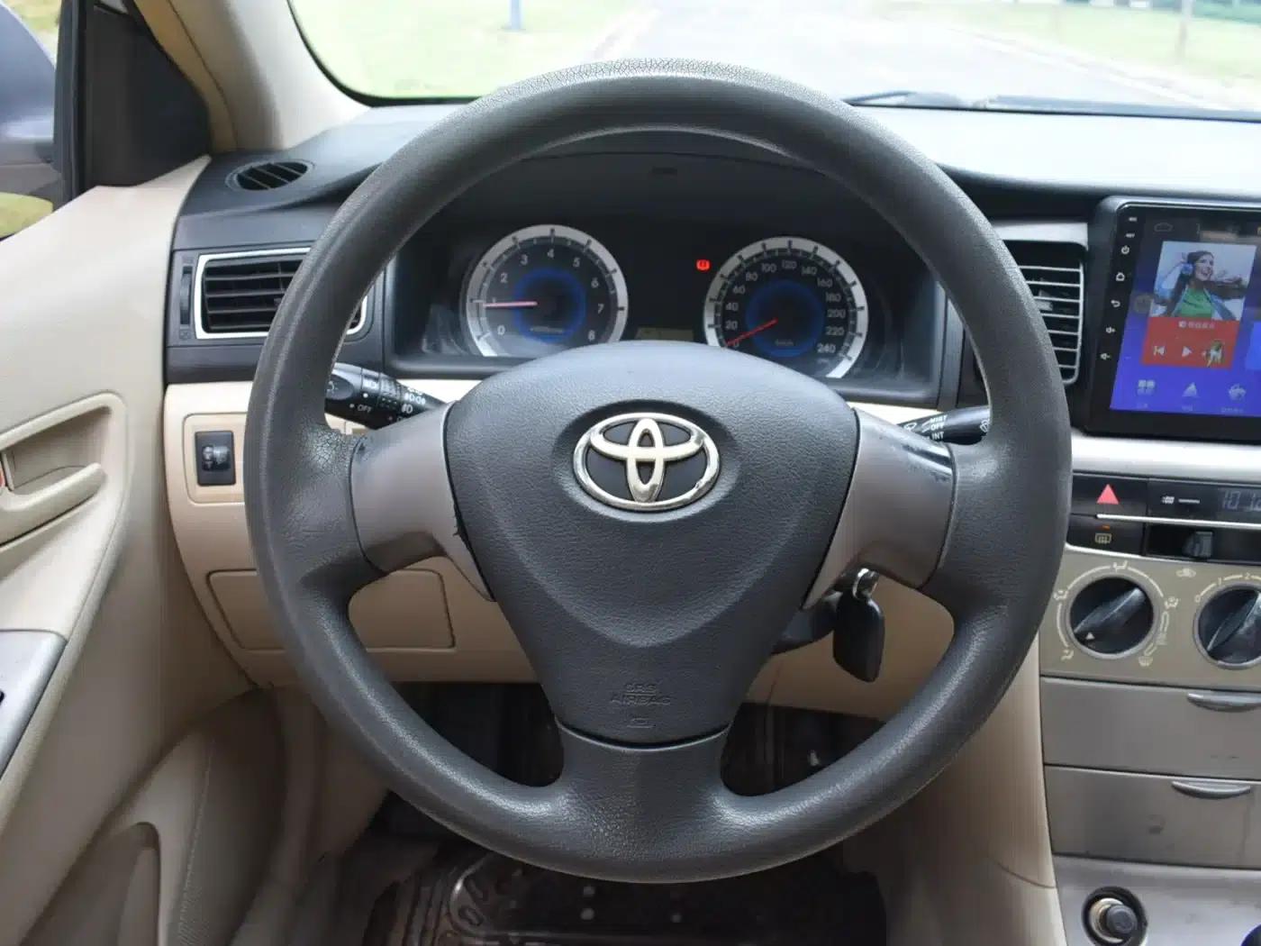 2013 Corolla 1.6L Manual Deluxe Edition — миниатюра 16