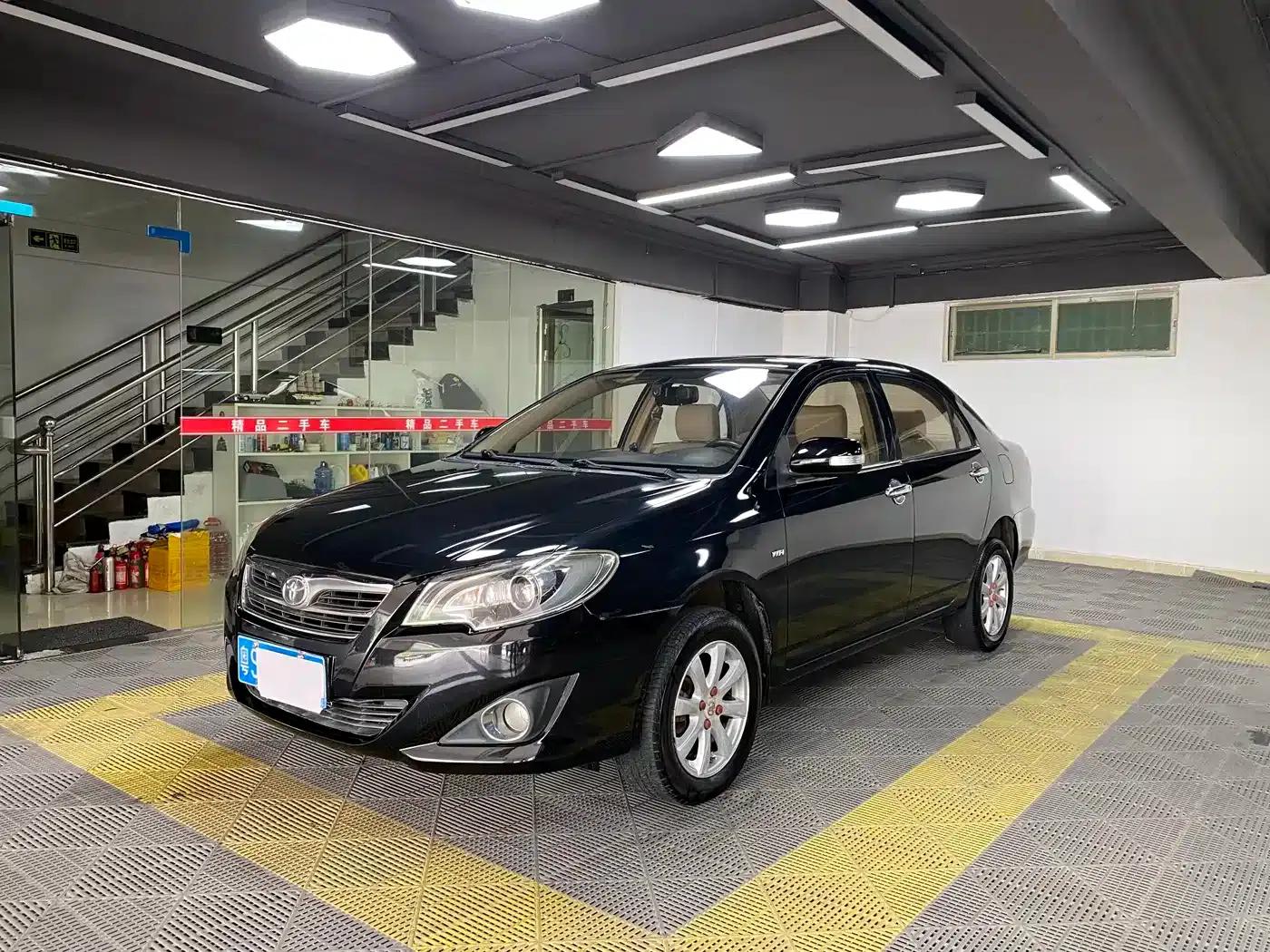 Corolla 2013 1.6L Automatic Premium Edition — миниатюра 1