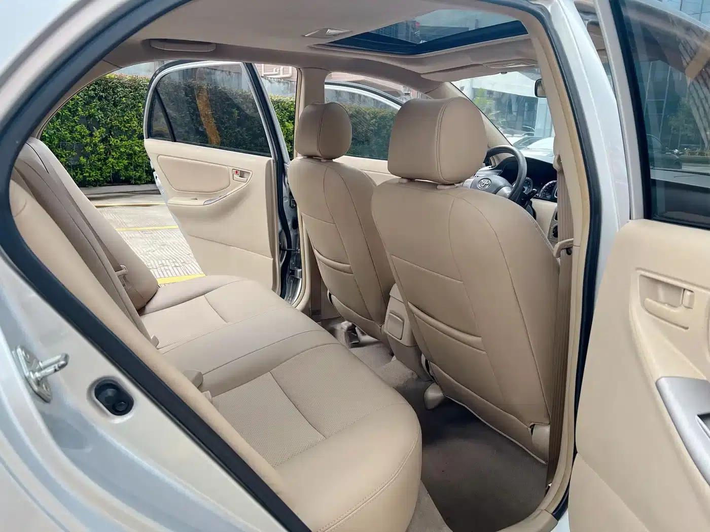 Corolla 2013 1.6L Automatic Premium Edition — миниатюра 10
