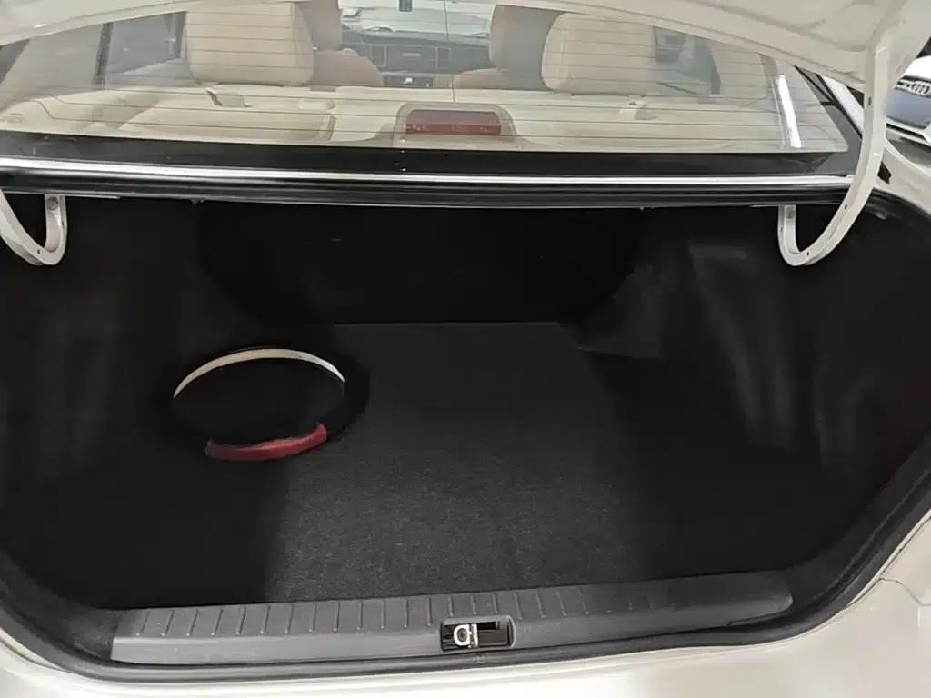 2013 Corolla 1.6L Manual Premium Edition — миниатюра 19
