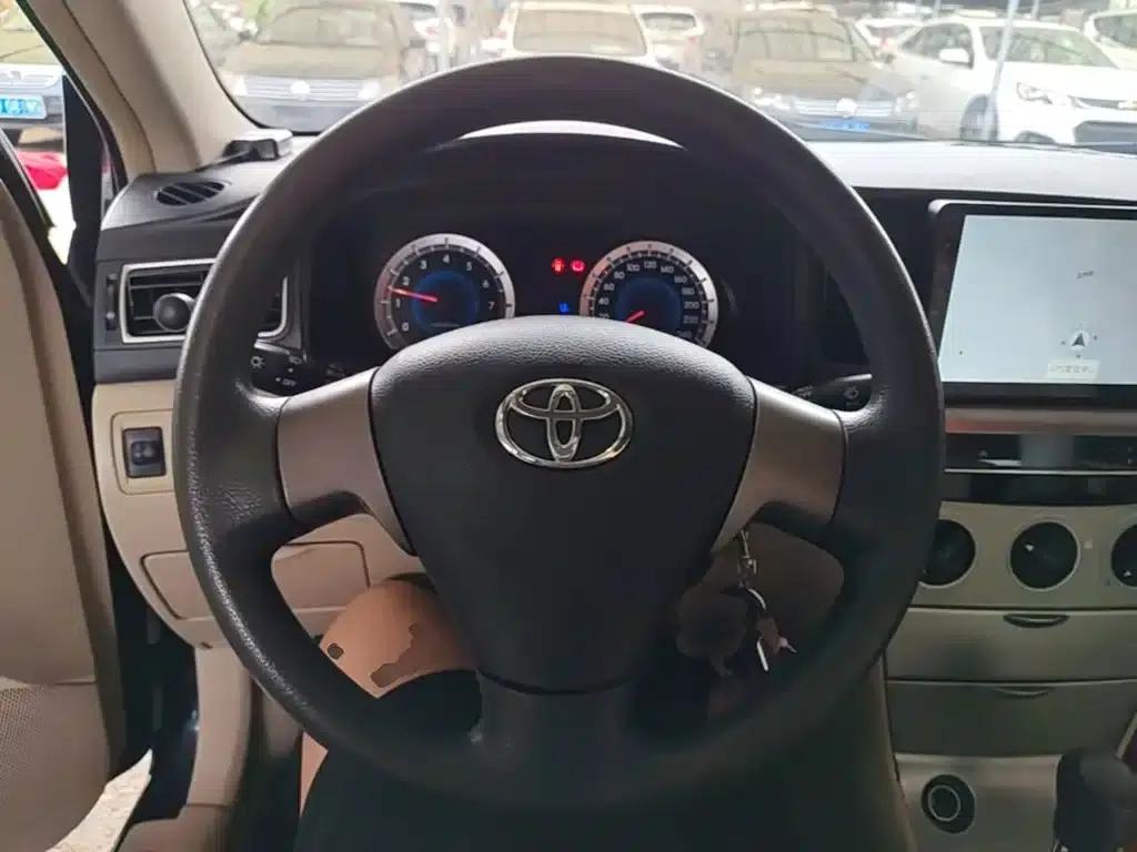 Corolla 2013 1.6L Automatic Deluxe Edition — миниатюра 11