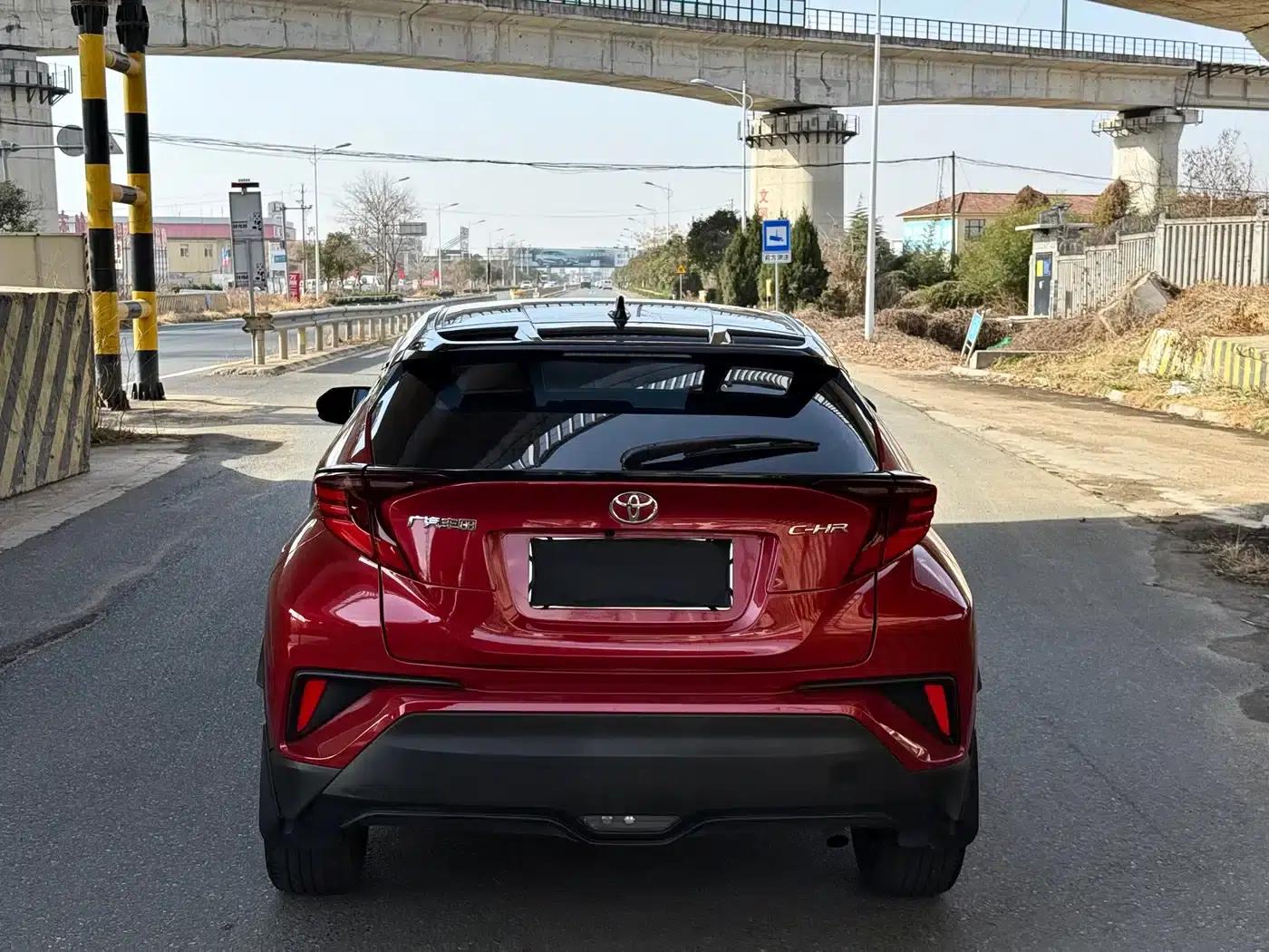 Toyota C-HR 2021 2.0L Luxury Edition — миниатюра 6