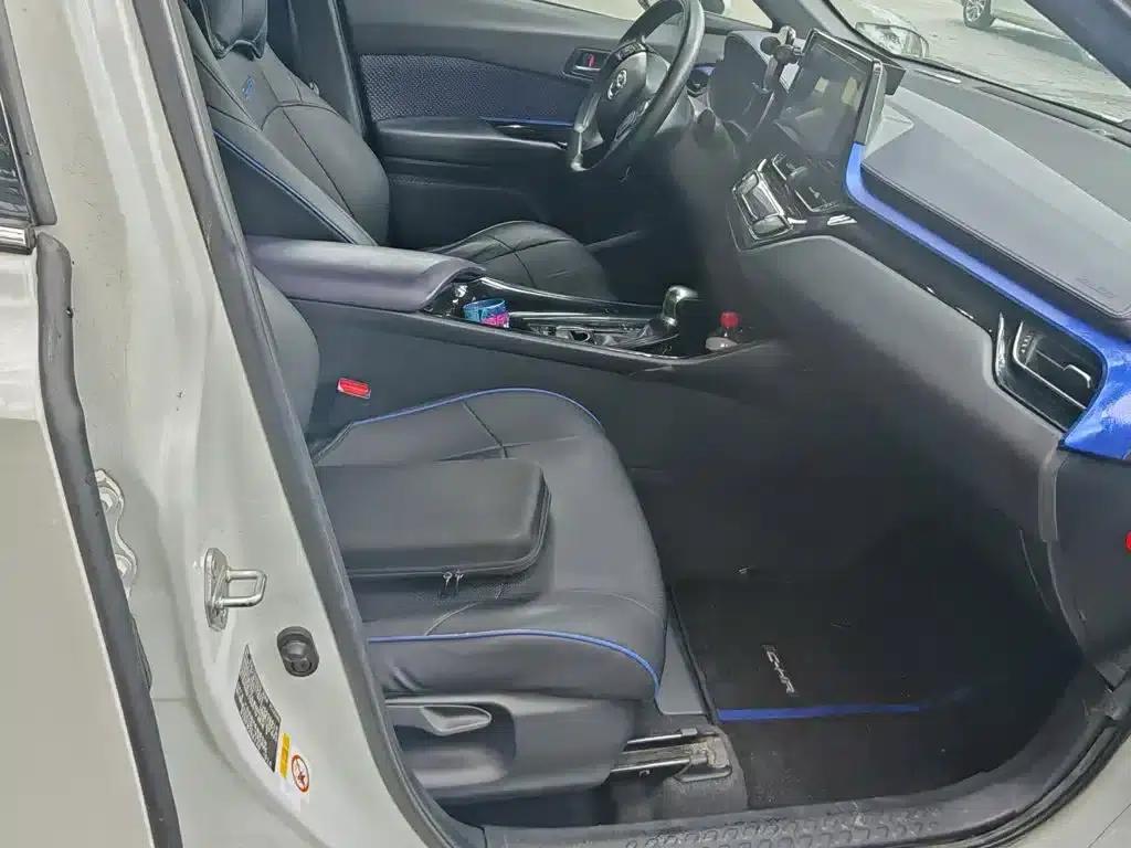 Toyota C-HR 2018 2.0L Cool Crossover Leading Edition (National V Emission Standard) — миниатюра 15