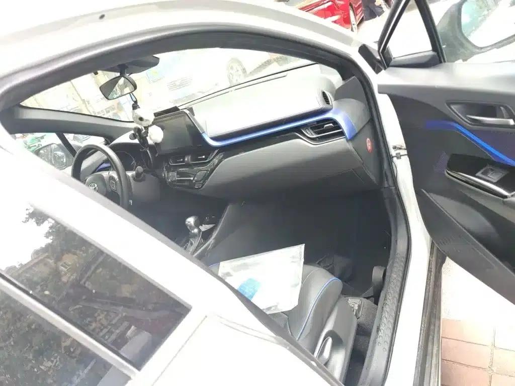 Toyota C-HR 2018 2.0L Cool Crossover Leading Edition (National V Emission Standard) — миниатюра 20