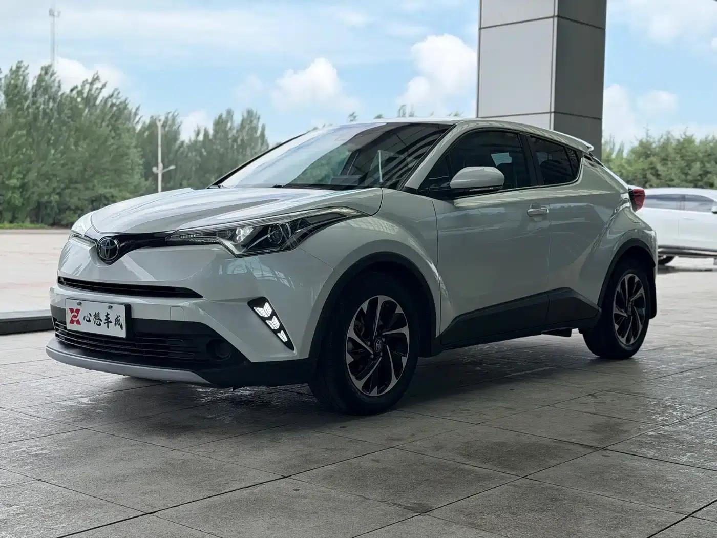 2020 Toyota IZOA 2.0L Enjoy Edition — миниатюра 1